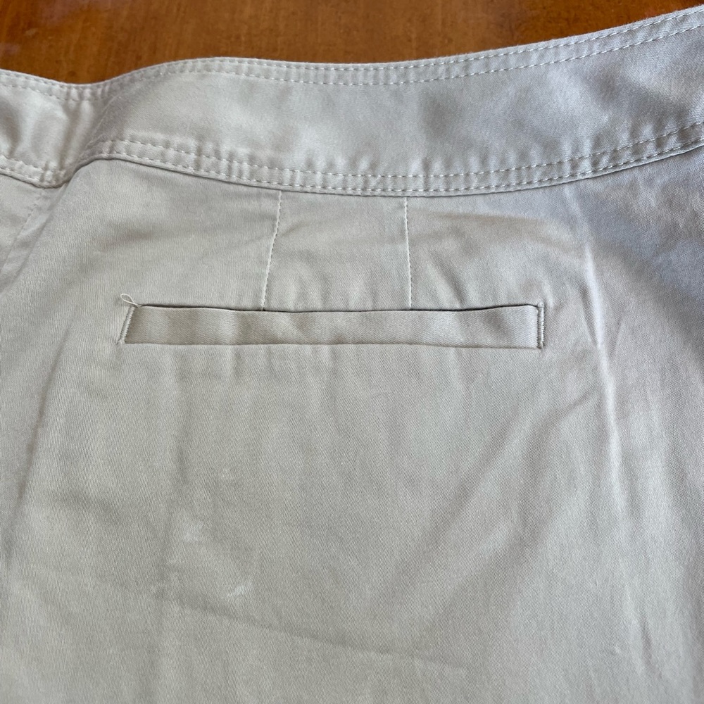 NWOT Ann Taylor tan 97% cotton/spandex shorts. Size 10. Shorts zipper on side. - Picture 7 of 8